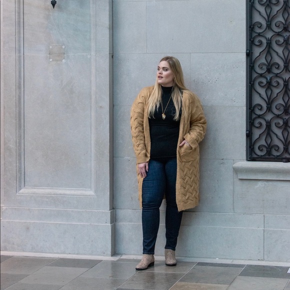 Meet the seller!! 😘 - Picture 4 of 8